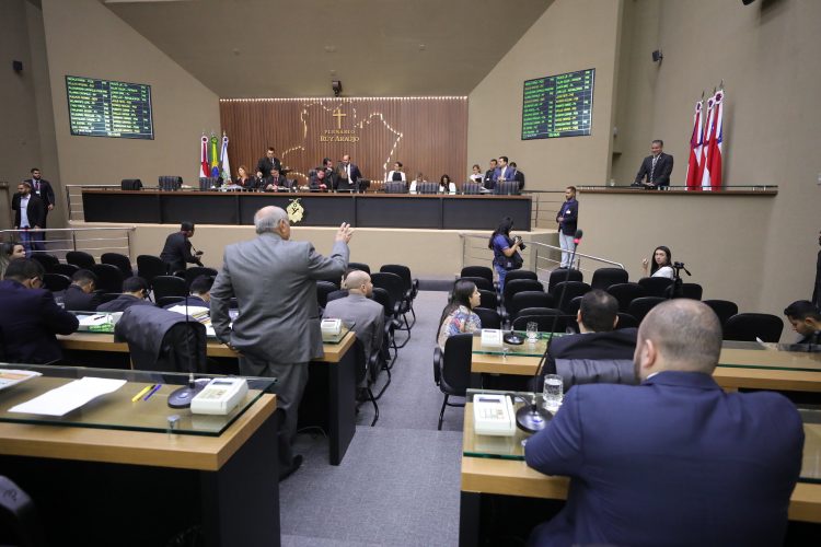 Deputados durante Sessão Ordinária da Assembleia Legislativa. (Foto: Danilo Mello/Aleam)