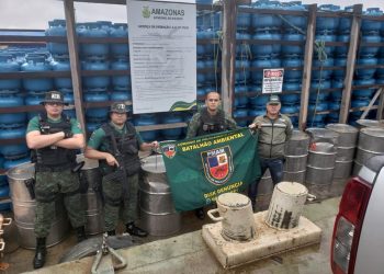 Querosene apreendido pelo Batalhão Ambiental Foto: Divulgação/ BPAmb/PMAM