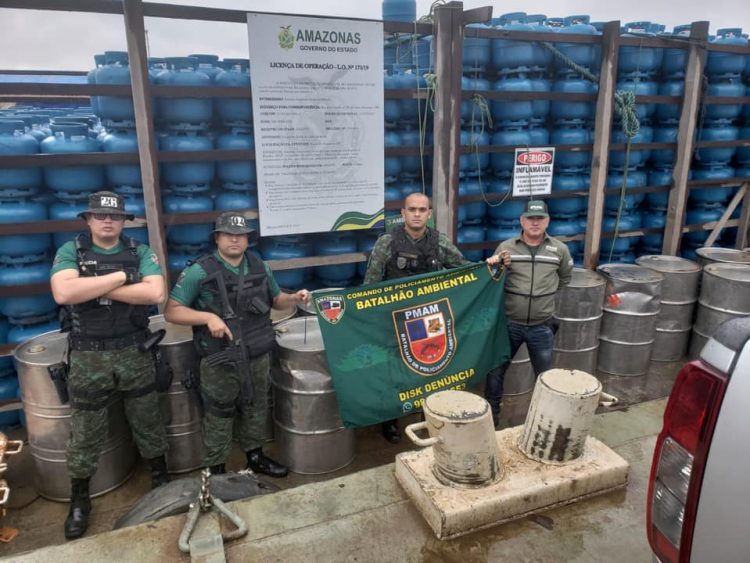 Querosene apreendido pelo Batalhão Ambiental Foto: Divulgação/ BPAmb/PMAM