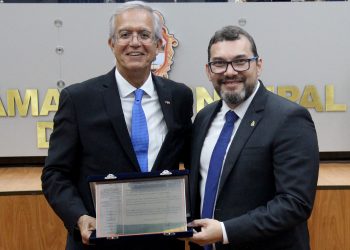 VEREADOR DANTE (PSDB) PRESIDE SESSAO SOLENE EM HOMENAGEM AO SENHOR ROMERO REIS COM A CONCESSAO DE DIPLOMA DE CIDADAO DE MANAUS.
FOTO: ROBERVALDO ROCHA / CMM