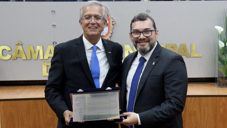 VEREADOR DANTE (PSDB) PRESIDE SESSAO SOLENE EM HOMENAGEM AO SENHOR ROMERO REIS COM A CONCESSAO DE DIPLOMA DE CIDADAO DE MANAUS.
FOTO: ROBERVALDO ROCHA / CMM