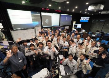 Equipe da Agência de Exploração Aeroespacial do Japão (Jaxa) Foto: Reprodução Twitte