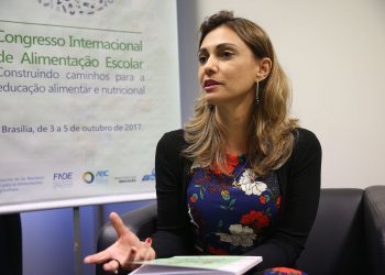 Brasília - Entrevista com A Coordenadora Geral do FNDE, Karine Santos, durante o Congresso Internacional de Alimentação Escolar (Antonio Cruz/ Agência Brasil)
