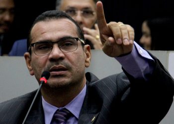 VEREADOR JAILDO COS RODOVIARIOS (PCdoB) DISCURSANDO NO PLENARIO DA CAMARA MUNICIPAL DE MANAUS. FOTO: ROBERVALDO ROCHA / CMM