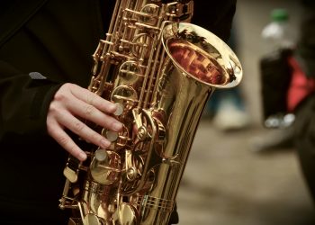 Saxofone Imagem de congerdesign por Pixabay