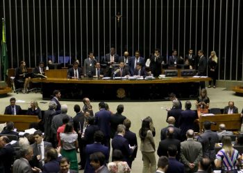 O presidente do Senado, Davi Alcolumbre, preside sessão que analisa orçamento de 2020 Foto: claudio.slima