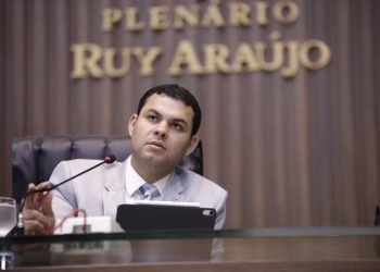 Deputados durante Sessão Ordinária da Assembleia Legislativa. Na foto, deputado Saullo Vianna - PPS. (Foto: Danilo Mello/Aleam)