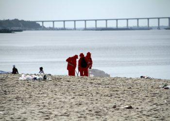 Limpeza da Ponta Negra Foto.Altemar Alcantara.Semcom
