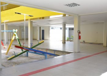 Prefeito visita escola no ramal do Brasileirinho Foto: Marcio James / Semcom