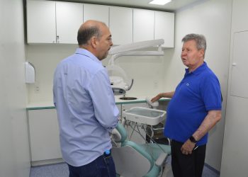 Prefeito visita novo centro de logística da Semmsa e vistoria UBS móvel. Foto: Marcio James / Semcom