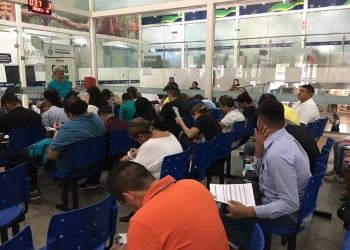 Distribuição das senhas começa às 7h, e atendimento é realizado das 8h às 15h