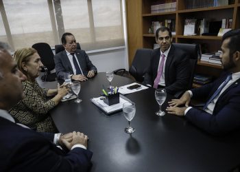 Manaus, 22/01/2020. O presidente do TJAM, desembargador Yedo Simões, e os desembargadores Joana Meirelles e Délcio Santos, reuniram-se com o defensor público Geral do Estado, Rafael Barbosa, e com  o defensor chefe da Defensoria Pública da União no Amazonas, Luís Felipe Cavalcante, para debater questões referentes a crianças e adolescentes que entraram no Brasil devido à crise migratória. Foto: Raphael Alves