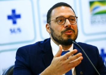 O secretário substituto de Vigilância em Saúde, Júlio Croda,  durante entrevista coletiva para esclarecimentos técnicos sobre o coronavírus da China