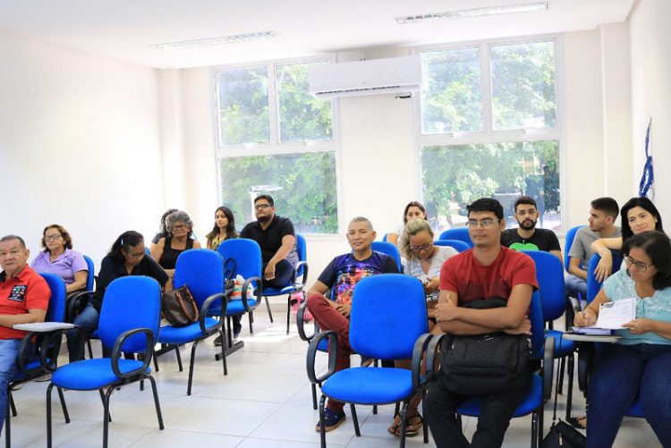 Curso da Prefeitura auxilia segurados a evitar endividamento e o consumo excessivo.
Fotos: Jackeline Brazão / Manaus Previdência.