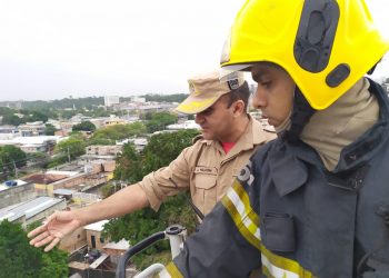 . Mais de 15 viaturas participaram ação por duas vias de acesso.