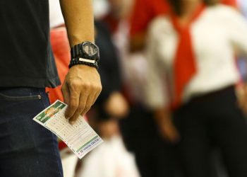 Apostadores fazem fila em casa lotérica. Foto: © Marcelo Camargo/Agência Brasil