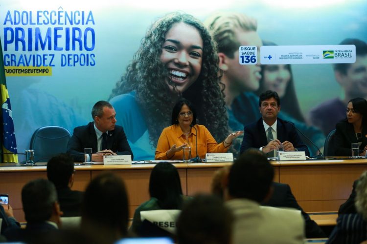 A ministra da Mulher, da Família e dos Direitos Humanos, Damares Alves, e o ministro da Saúde, Luiz Henrique Mandetta, lançam a Campanha Nacional de Prevenção à Gravidez na Adolescência Foto: Walter Campanato/Agência Brasi