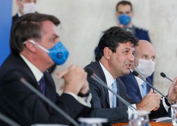 O Presidente da República, Jair Bolsonaro e o ministro da Saúde, Luiz Henrique Mandetta, durante coletiva à imprensa