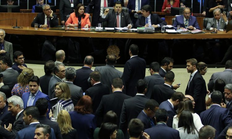 Presidente do Congresso, Davi Alcolumbre, preside sessão que analisa veto sobre orçamento impositivo Foto: Agência Brasil