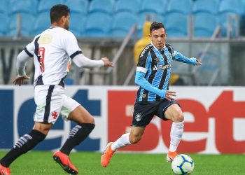 RS - FUTEBOL/CAMPEONATO BRASILEIRO 2019 /GREMIO X VASCO - ESPORTES - Lance da partida entre Gremio e Vasco disputada na noite deste sabado, na Arena do Gremio, em partida valida pela Campeonato Brasileiro 2019. FOTO: LUCAS UEBEL/GREMIO FBPA