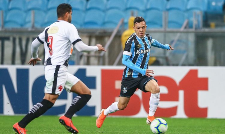 RS - FUTEBOL/CAMPEONATO BRASILEIRO 2019 /GREMIO X VASCO - ESPORTES - Lance da partida entre Gremio e Vasco disputada na noite deste sabado, na Arena do Gremio, em partida valida pela Campeonato Brasileiro 2019. FOTO: LUCAS UEBEL/GREMIO FBPA