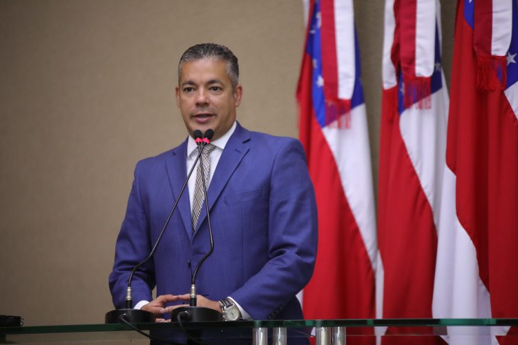 Deputados durante Sessão Ordinária da Assembleia Legislativa. Na foto, deputado Josué Neto - PSD. (Foto: Danilo Mello/Aleam)