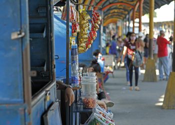 Retirada de permissionários do terminal 1.
Foto: Marcio James / Semcom