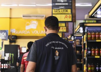 Visa Manaus realiza ação de fiscalização em cafés e balneários.
Foto: Ingrid Anne/Semcom