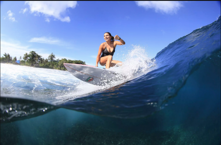 Maya Gabeira quebra recorde de maior onda já surfada por uma mulher. Foto: Reprodução