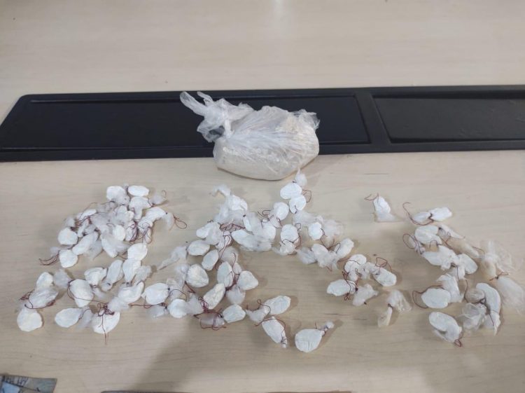Policiais da 1ª Cicom detêm homem por tráfico de drogas na zona sul