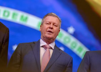 Prefeito Arthur Virgílio. Foto: Alex Pazuello