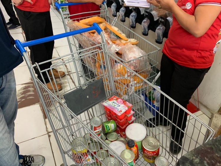 Procon fiscalização no supermercado Baratão da Carne. Foto: Divulgação/ Procon