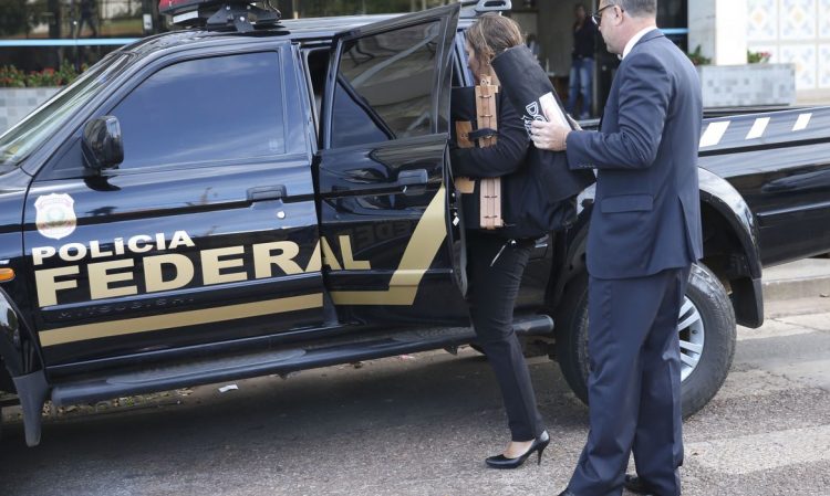 A Polícia Federal deflagrou hoje (29) operação para investigar esquema de pagamento de propina a diretores e ex-diretores do Banco de Brasília (BRB) em troca de investimentos em empreendimentos.