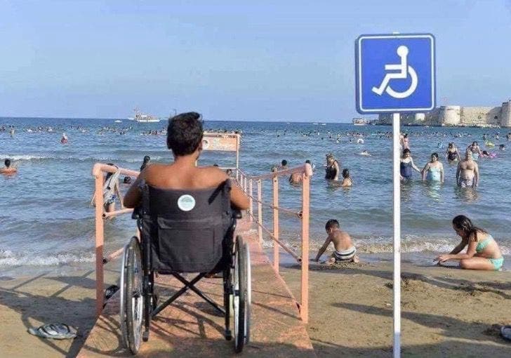 Acesso à praia para pessoas com deficiência. Foto: Divulgação