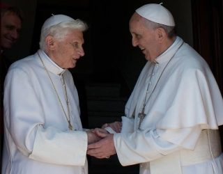 Papa Francisco e Papa  emérito. Foto: Divulgação