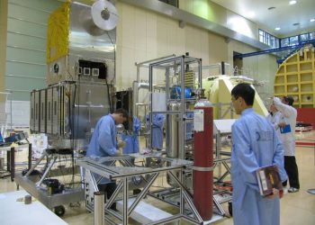 São Paulo - O satélite Amazonia 1 embarcou nesta terça-feira (22) para a Índia, onde será lançado ao espaço em fevereiro de 2021. O embarque aconteceu em um avião B777 da Emirates no aeroporto de São José dos Campos/SP (SJC) - Divulgação/Inpe