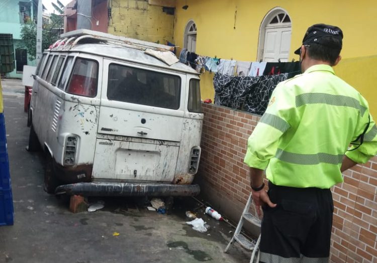 MMU retira veículos abandonados das vias de Manaus
Fotos: Divulgação iMMU