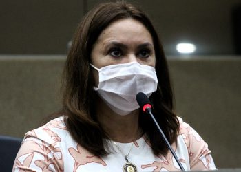 VEREADORA PROFESSORA JACQUELINE (PODEMOS) DISCURSANDO NO PLENARIO DA CAMARA MUNICIPAL DE MANAUS. FOTO: ROBERVALDO ROCHA / CMM