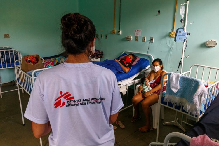 Médicos sem fronteira no hospital regional de Tefé. Foto: Diego Baravelli/MSF