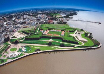 Macapá no Amapá, Parque do Forte tem área verde, chafariz, anfiteatro e calçadão para caminhadas. Foto: (Setur)