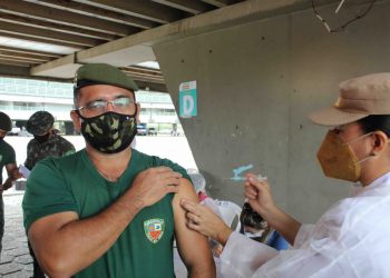 Ao todo, 60 servidores que vão atuar na missão da Base Arpão foram imunizados na manhã de quarta-feira. Foto: Divulgação