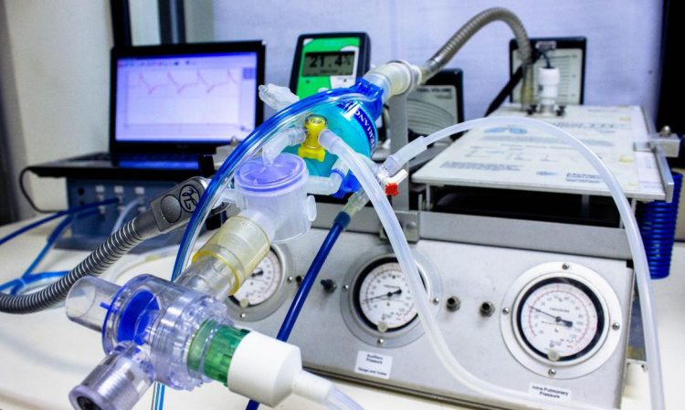 Ventiladores pulmonares são aprovados em ensaios de desempenho e segurança. Foto: © Agência Petrobras