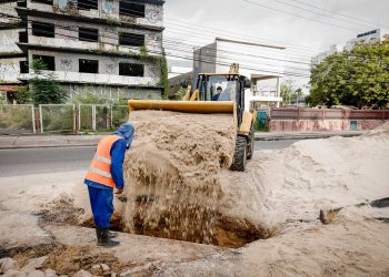 Trecho recuperado da avenida Djalma Batista deve ser liberado nesta quinta-feira
Fotos - Osmar Neto / Seminf
