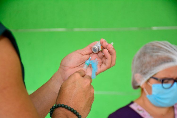 Prefeitura inicia vacinação de pessoas entre 45 e 49 anos, com comorbidades Fotos: Valdo Leão / Semcom