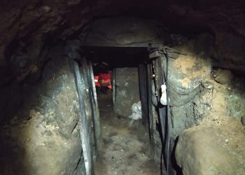 Túnel de pelo menos 40 metros é descoberto próximo a área de bancos em Poços de Caldas — Foto- G1 EPTV