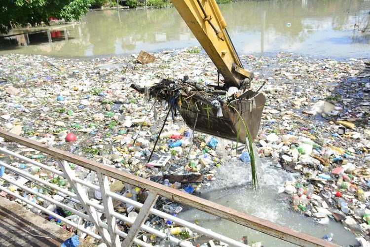 Toneladas de lixo do igarapé do São Jorge
Fotos - Valdo Leão / Semulsp