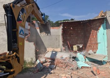 Prefeitura faz demolições em ocupações irregulares em área de preservação permanente do Promindu
Fotos: Divulgação / Implurb