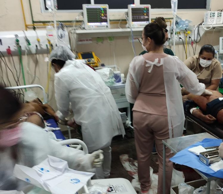 Feridos sendo atendidos no Hospital. Foto: Divulgação