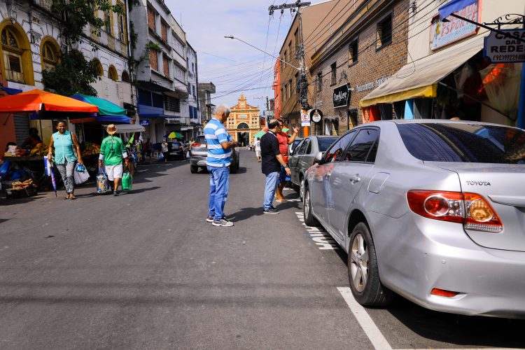 Prefeitura fiscaliza funcionamento do serviço do Zona Azul no Centro da cidade
Foto: João Viana / Semcom