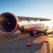 Nos Estados Unidos, a United Airlines, abastece diariamente suas aeronaves com combustível renovável no aeroporto de Los Angeles.| Foto: Bigstock